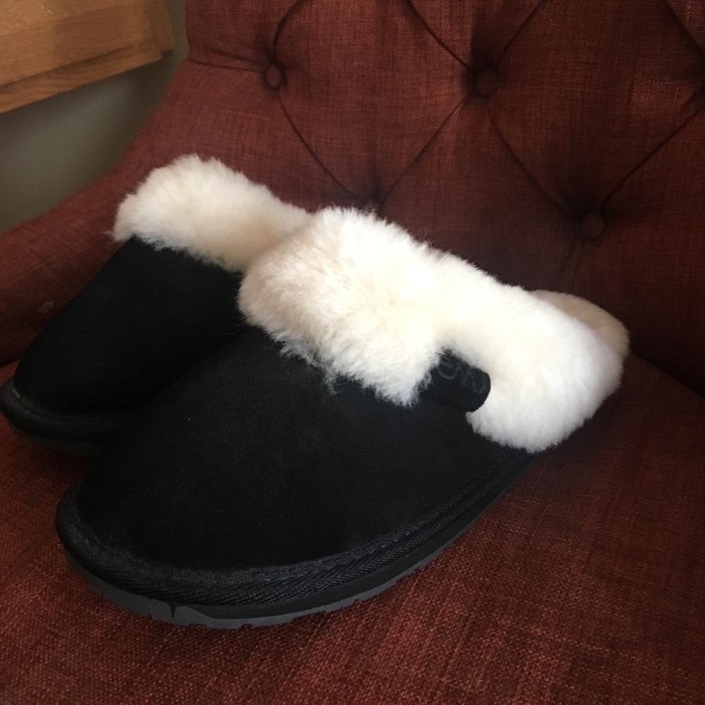 Brand new Emu slippers Women size 11
